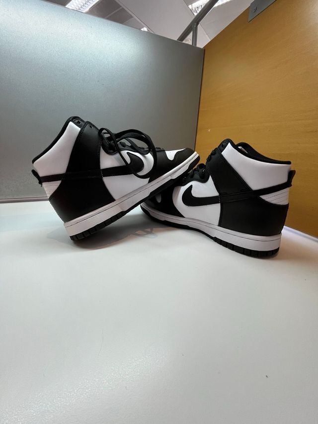 Nike Dunk High Retro Blanco y Negro