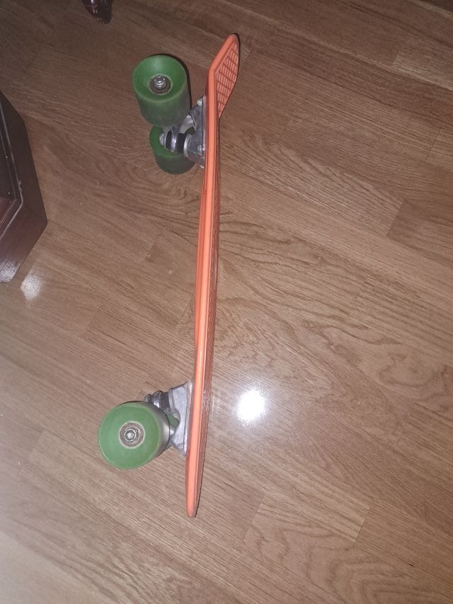 Patinete naranja