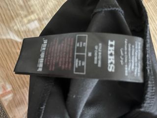 Pantalones negros efecto piel IKKS