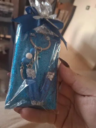 Portachiavi in resina lettera v