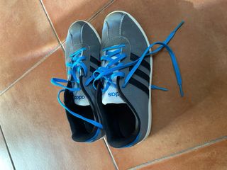 Zapatillas Adidas niño azul y gris