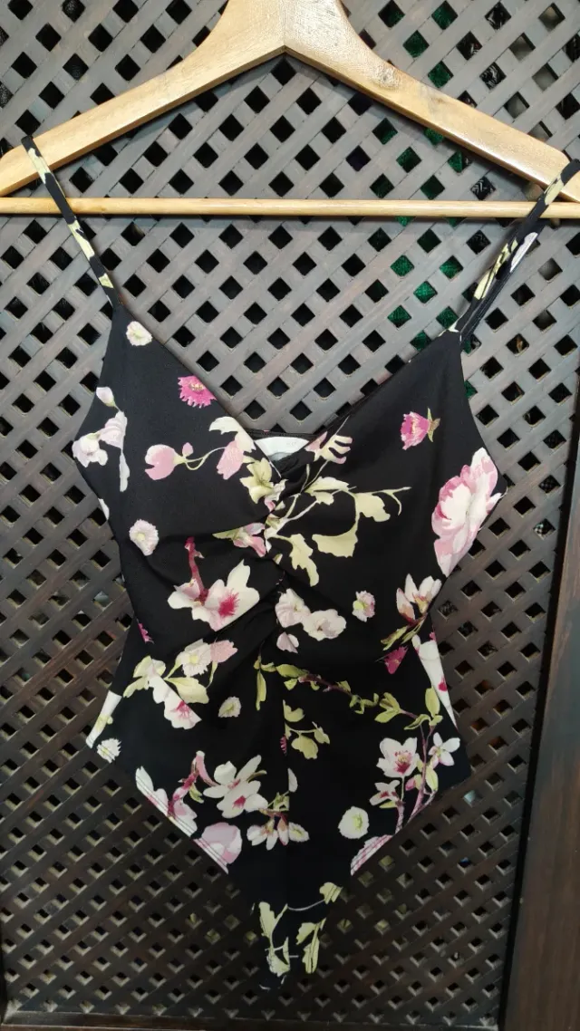 Body floral negro y rosa