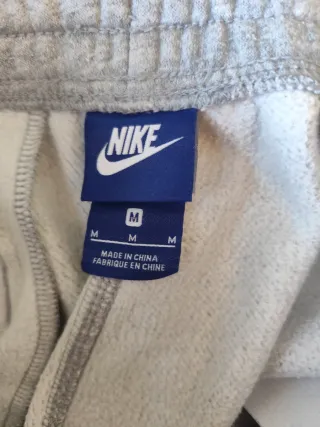 Pantalón deportivo Nike gris