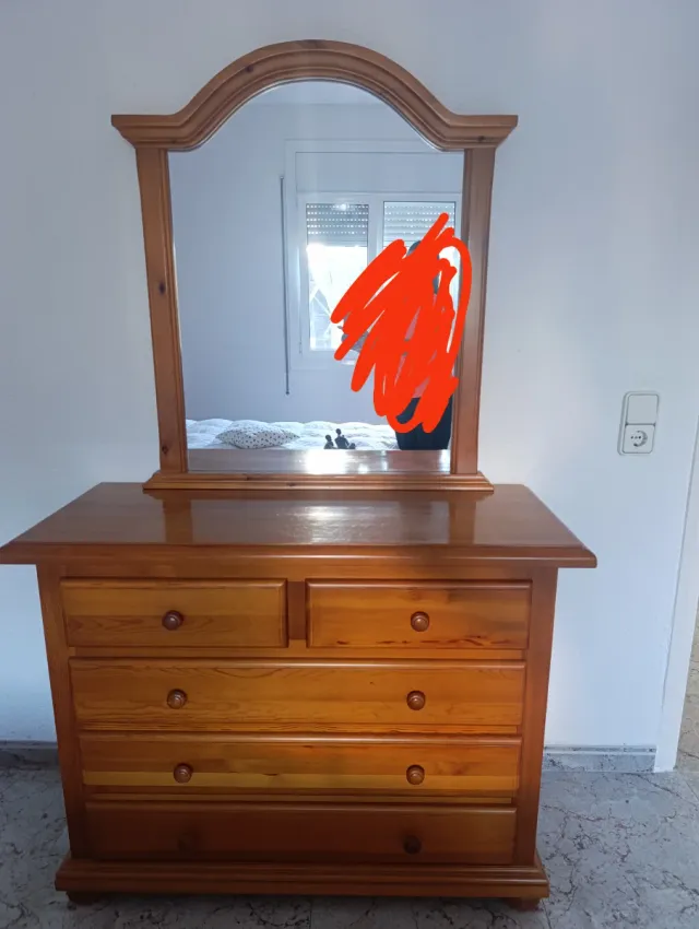 Mesita de noche y cajonera de madera