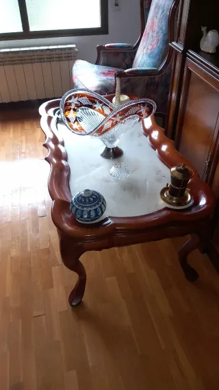 Mesa de salón madera y mármol sin los adornos