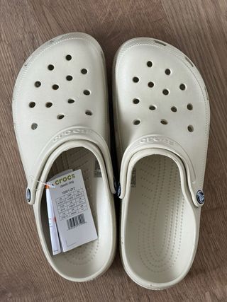 Crocs Clásicas Beige NUEVAS