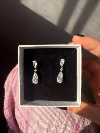 Pendientes de diamante plateados