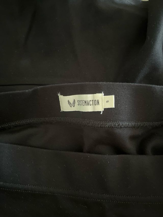 Falda negra con volantes