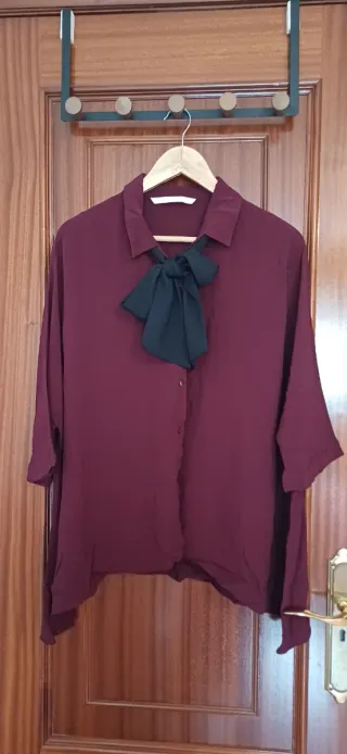 Blusa granate manga 3/4 con lazo negro