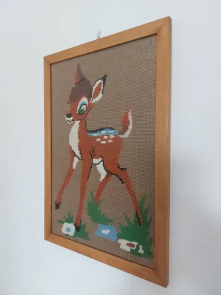 Cuadro vintage bordado de media puntada en Bambi de segunda mano