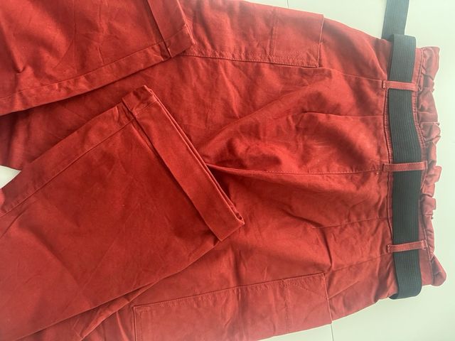 Pantalón cargo rojo teja