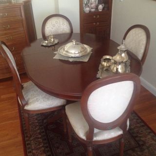 Mesa Comedor y 4 Sillas Madera y Tela