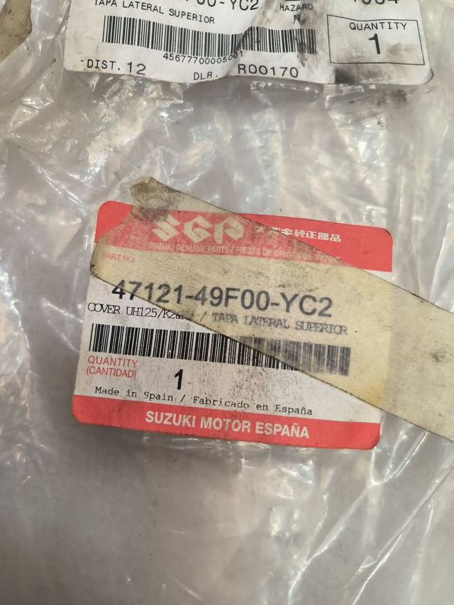 Tapa Lateral derecha Suzuki Burgman 125 02-06