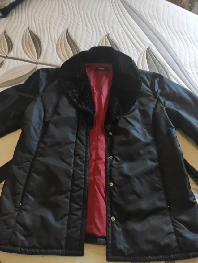 Chaqueta Cortefiel Mujer Negra con Forro Rojo