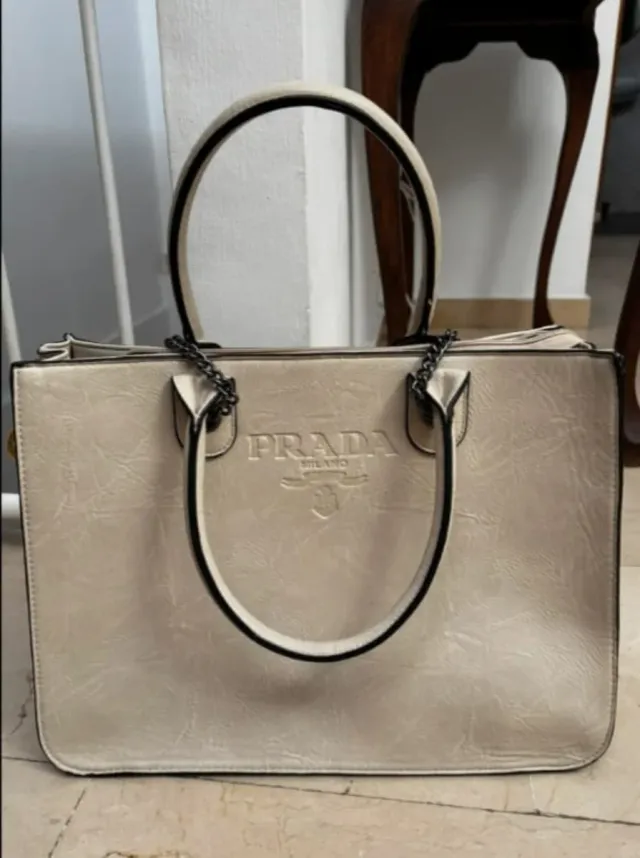 Bolso comprado en tienda local .