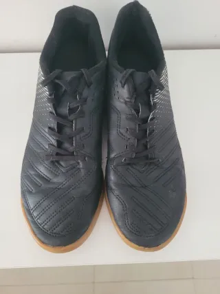 Zapatilla fútbol sala negra y marrón