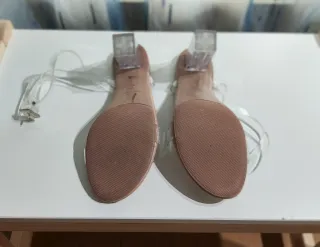 Sandálias de salto transparentes