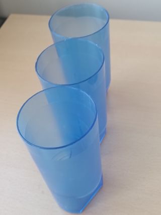 Due bicchieri di plastica Design Grazia Fiocco