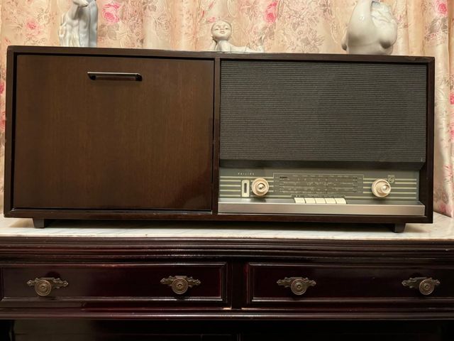 Radio Philips Marrón y Gris