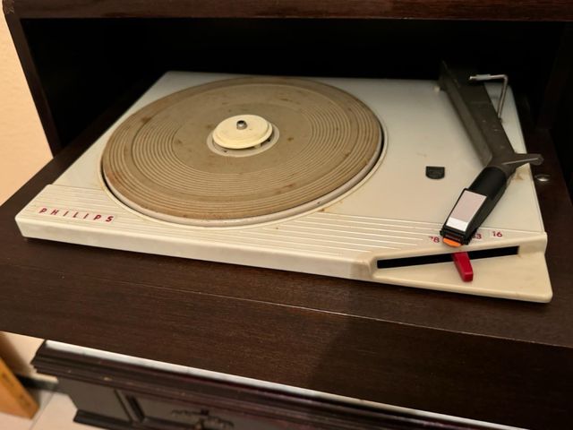 Radio Philips Marrón y Gris