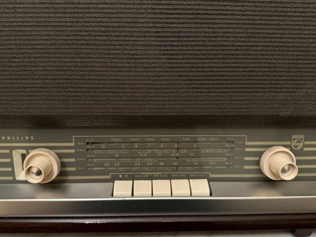 Radio Philips Marrón y Gris