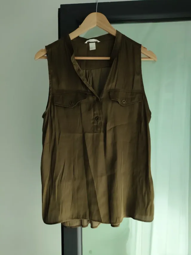 Blusa H&M sin mangas verde militar Talla S