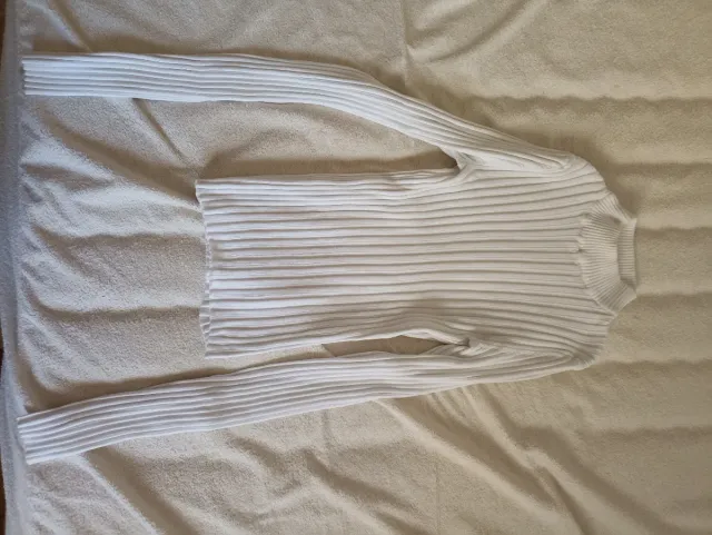 Jersey Bershka blanco de punto cuello alto