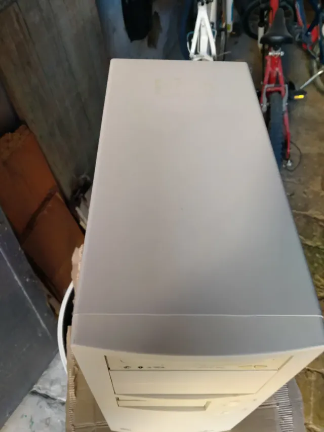 Torre per computer Unika Windows 95 bianca