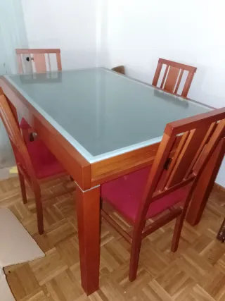 Comedor cristal templado y madera + 4 sillas