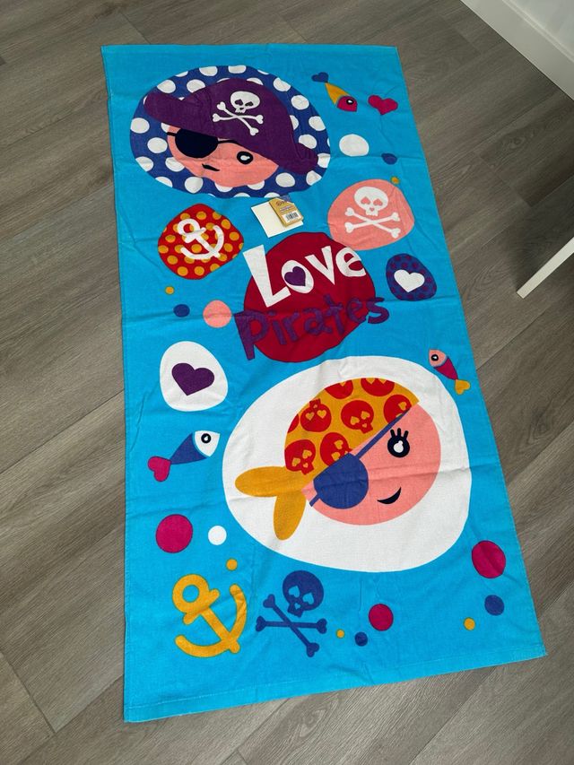 Toalla de playa infantil piratas