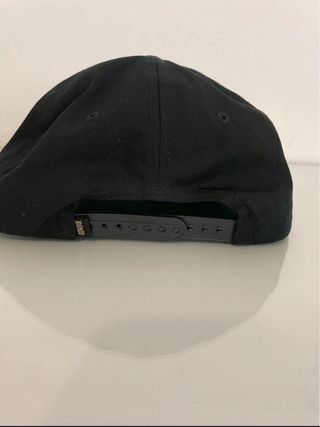 Gorra Bones Negra con Parche de Cuero