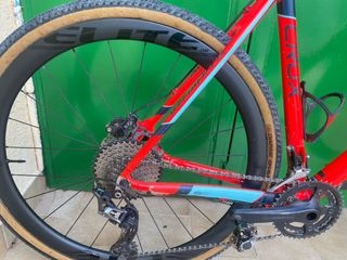 Bicicleta Gravel Specialized Crux Roja