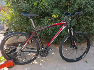 Bicicleta Scott Scale ( América)Roja y Negra