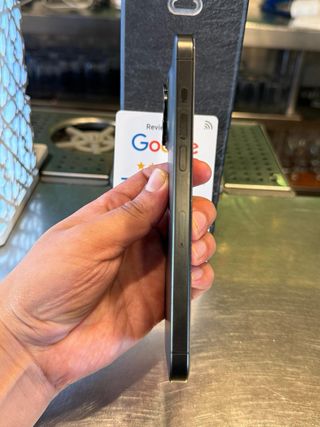 iPhone 15 Pro Max 256GB +Airpods4