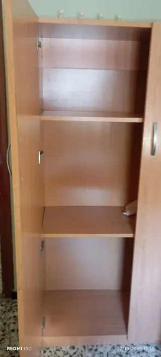 2 muebles Armarios  de madera con puertas