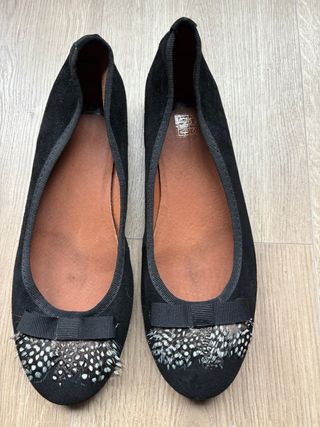 Bailarinas negras con lazo y plumas