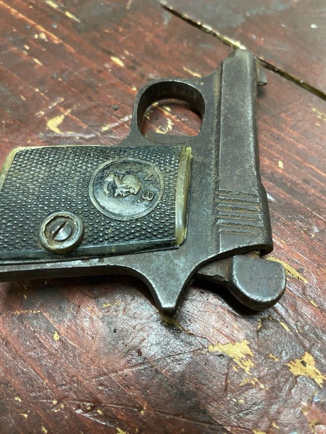 Pieza antigua oxidada