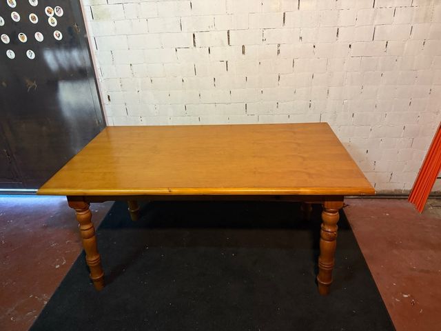 Mesa de comedor rústica de madera