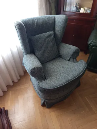 Sillón orejero tapizado hace un mes