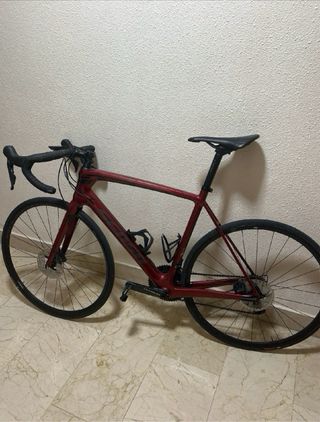 Bicicleta de carretera roja