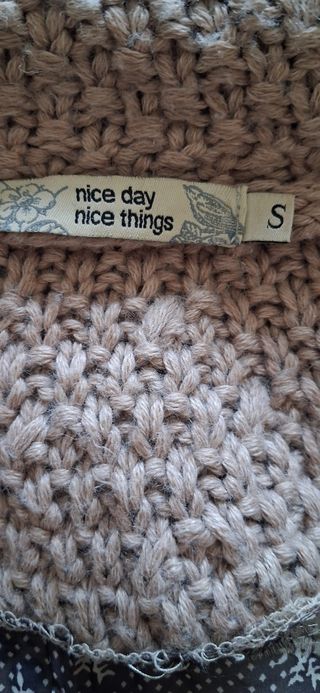 Abrigo largo tejido beige y marrón