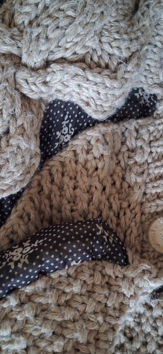 Abrigo largo tejido beige y marrón