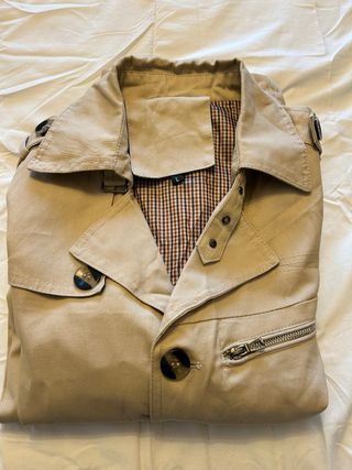 Gabardina corta hombre beige nueva