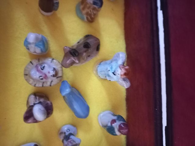 Presepe in miniatura in scrigno di legno