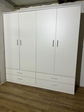 Armario blanco de madera