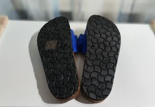 Chinelos de senhora azuis com laço