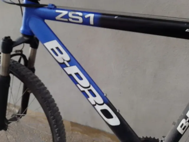 Bicicleta de montaña azul B-PRO
