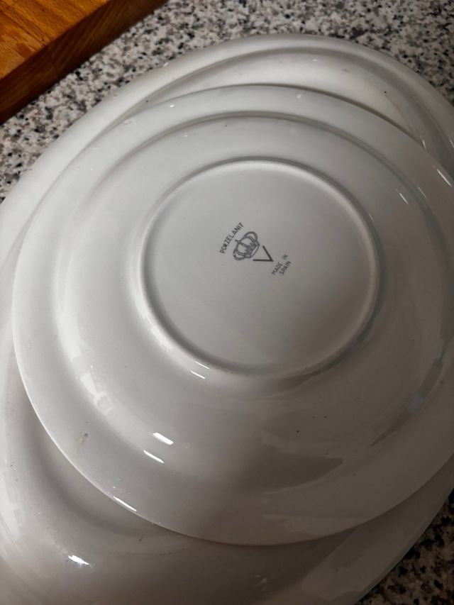 Fuente y plato de porcelana y dos de regalo