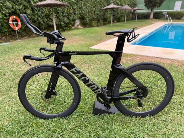 Bicicleta Triatlón Factor Hanzo Negra