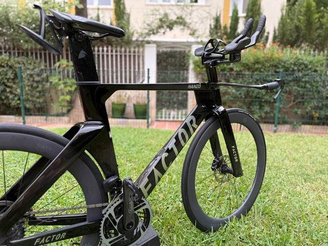 Bicicleta Triatlón Factor Hanzo Negra